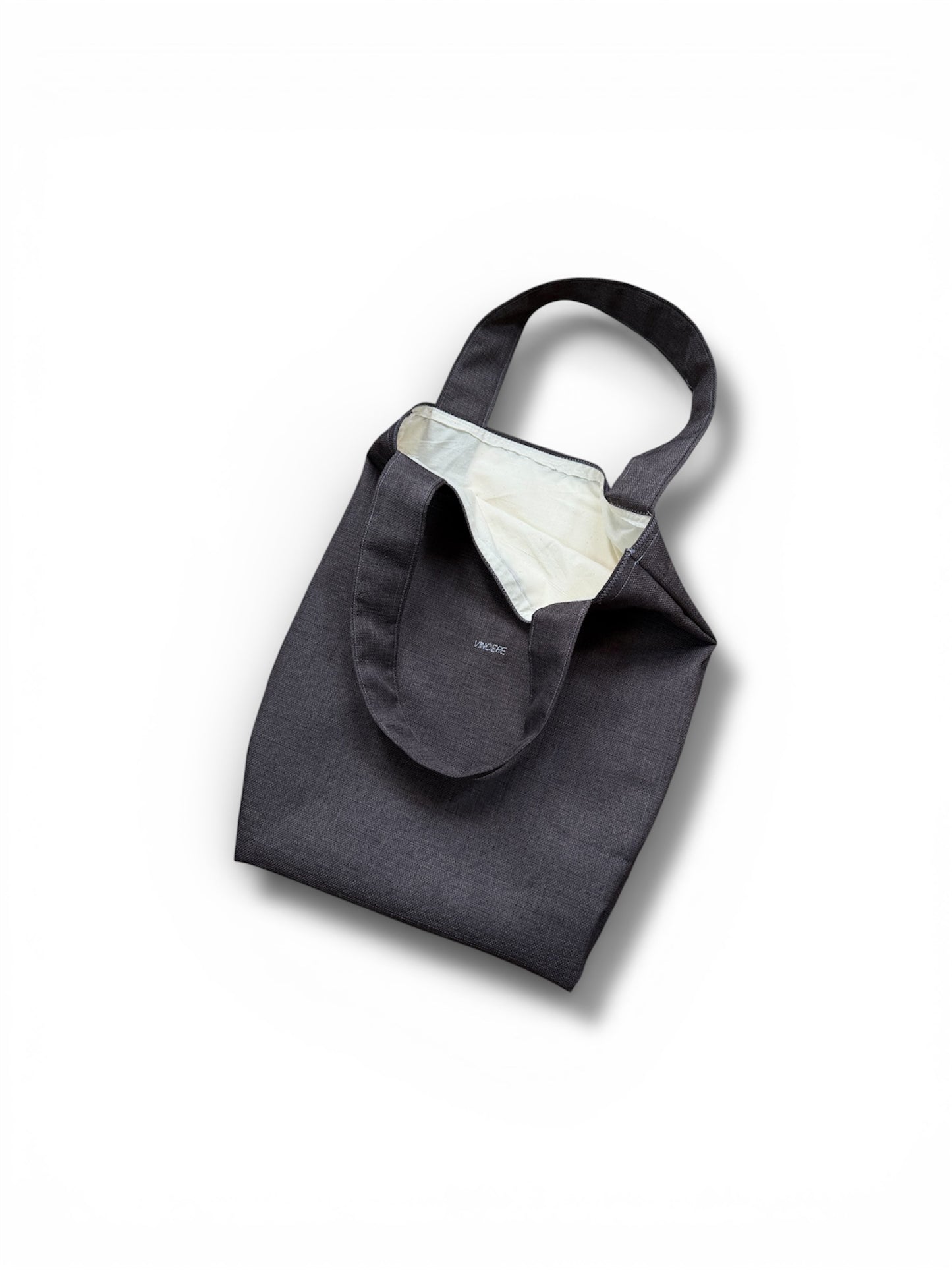 VINCERE ‘Resisto” Water-Resistant Day Bag
